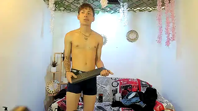 Bastian_boyshot77's Live XXX Chat