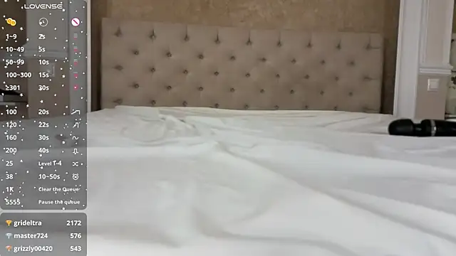 แชท XXX สดของ MollyDollz