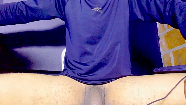 Show modela Anaconda_larga na web-kameri