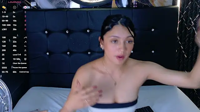 _ArianaToroo Chat XXX in diretta