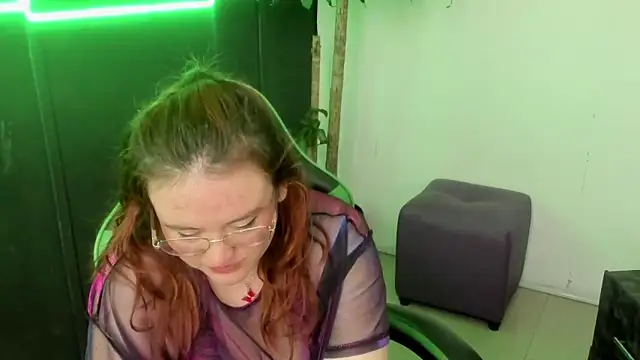 AliaMiller_ élő XXX-chatje