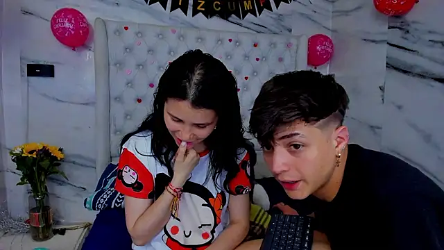 Ari_and_Storm 라이브 XXX 채팅