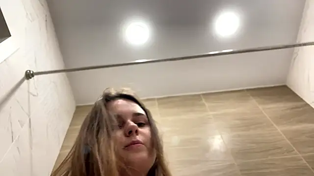 KiraMyth – Naživo XXX chat