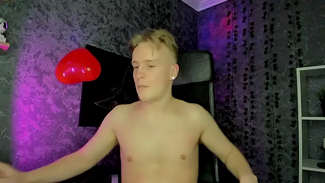 AlexxSweet Show in webcam