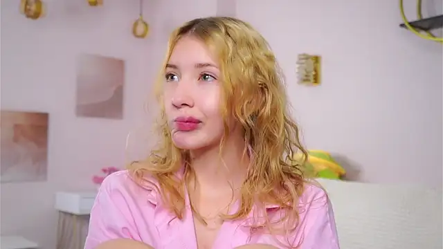 SunnivaCovil Live XXX Chat