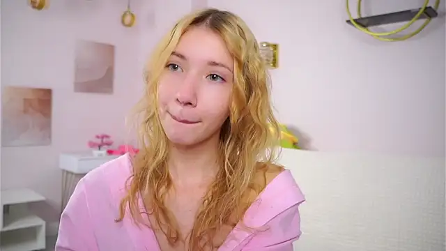 SunnivaCovil Live XXX-chat