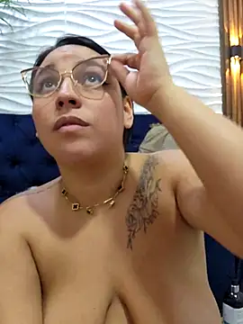 Chatroom XXX en direct de LizzRouse