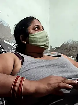 Hot_indian_Milf élő XXX-chatje