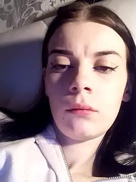 Show modela JhonSHelBy7LuNa na web-kameri