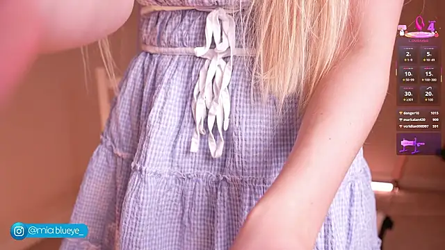 Miablueye élő XXX-chatje