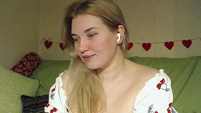 دردشة mmmPinUpGirl الجنسية المباشرة