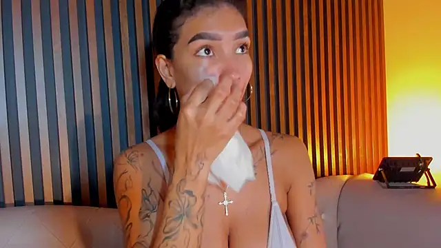 LauraAristizabal's Live XXX Chat