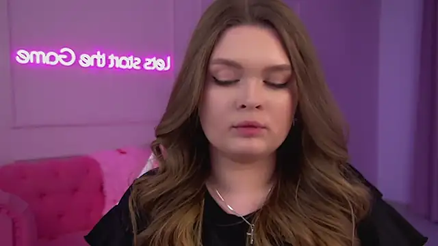 CrystalLyons live XXX chat