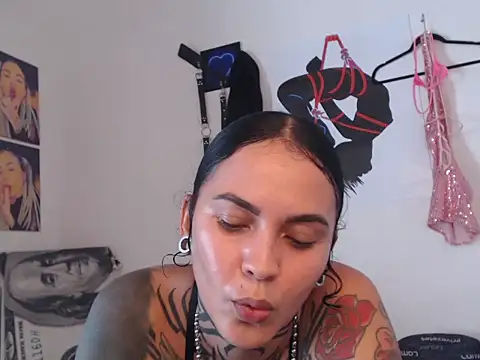 Czat XXX na żywo – Perola__May