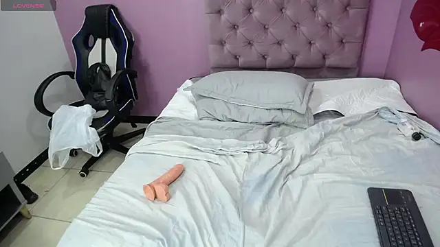 Alaiia___ élő XXX-chatje