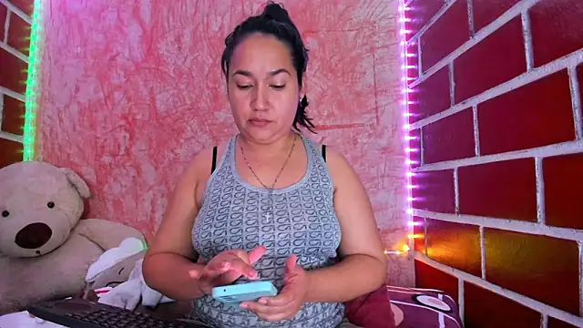 EmmaEspinoza_ Adlı Modelin Canlı XXX Sohbeti