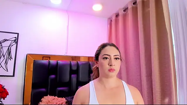 Katalina_Evans Adlı Modelin Canlı XXX Sohbeti