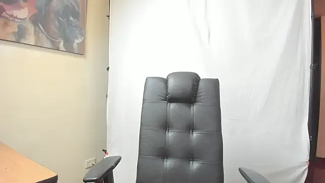 Uncle_Hottie Adlı Modelin Canlı XXX Sohbeti