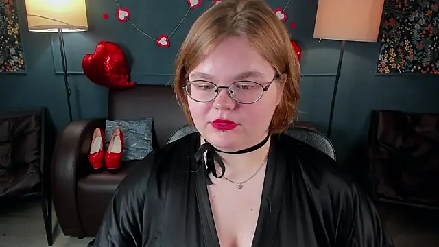 MaryFloree Adlı Modelin Canlı XXX Sohbeti