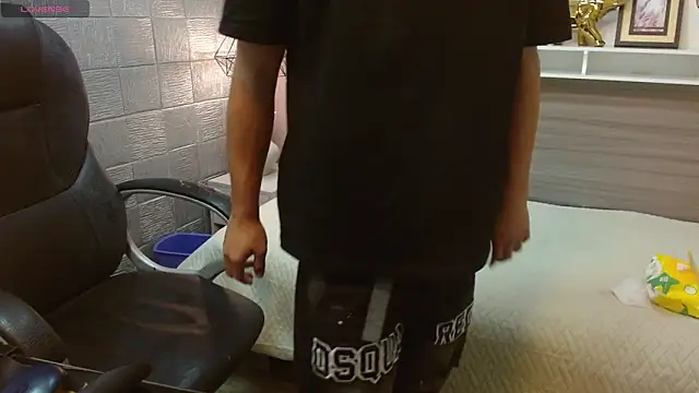 BradPrince Adlı Modelin Canlı XXX Sohbeti