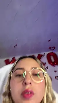 Irisweet_ Adlı Modelin Canlı XXX Sohbeti