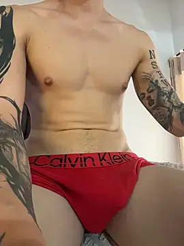 tommylongxx Adlı Modelin Canlı XXX Sohbeti