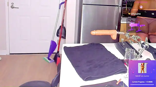 CarmenCash__: онлайн-секс-чат