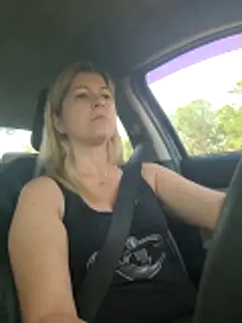 NikkiBlisss: διαδικτυακό σόου στην κάμερα