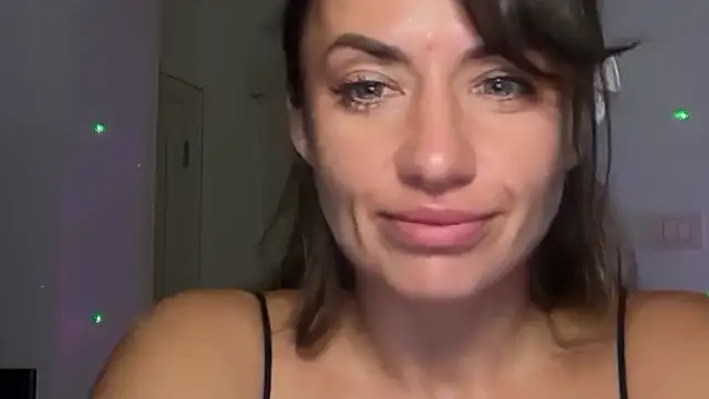 Roriann Adlı Modelin Canlı XXX Sohbeti