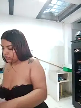 curvybrunnett: онлайн-секс-чат