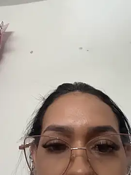 Chat +18 de Lylyyy01 ao vivo