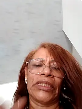 Chat +18 de BustyMilf_ ao vivo