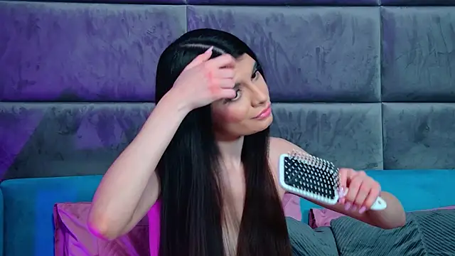 ElaraMorel élő XXX-chatje