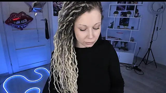 HoneySallyMoore Adlı Modelin Canlı XXX Sohbeti