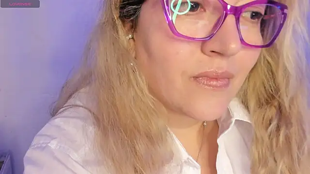 Naty_Mature_n Webbikameraesitys