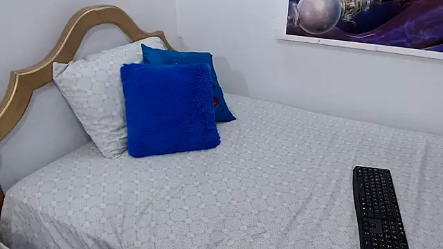 emiliaa_hot live XXX chat