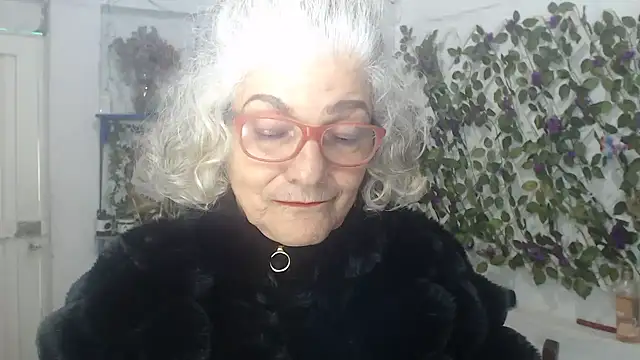 FunnyGrandma: вебкам-шоу