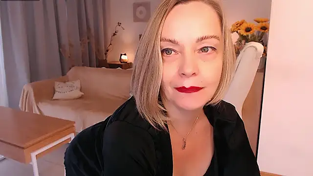 Tilly_Eliot Chat XXX in diretta