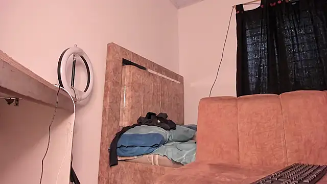 Kriss_Edwards live XXX chat