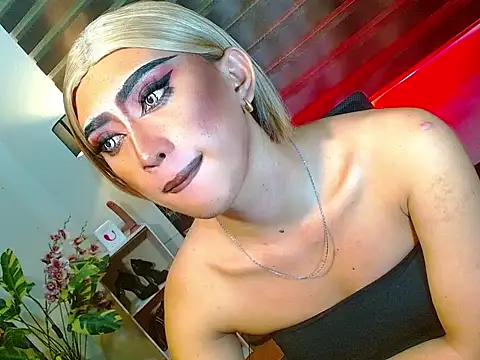 XXX chat uživo modela HOLLYWOOD_QUEEN_88