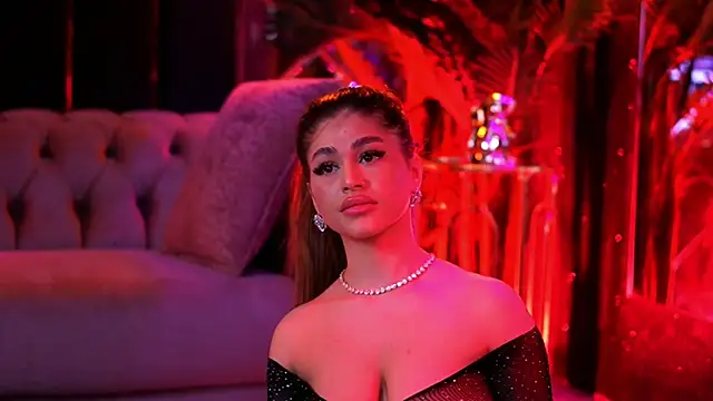 BellaNoirre Adlı Modelin Canlı XXX Sohbeti