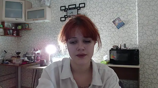 Show modela SolarAdrienne na web-kameri