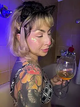 Cinamoonn's Live XXX Chat