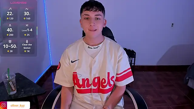 oliver_kyy élő XXX-chatje