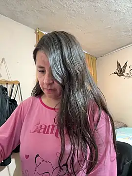 Pokazy przed kamerką – latinfemale