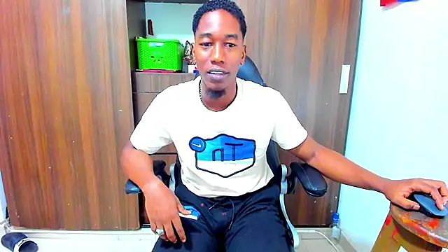 Chatroom XXX en direct de Dreamastercum_