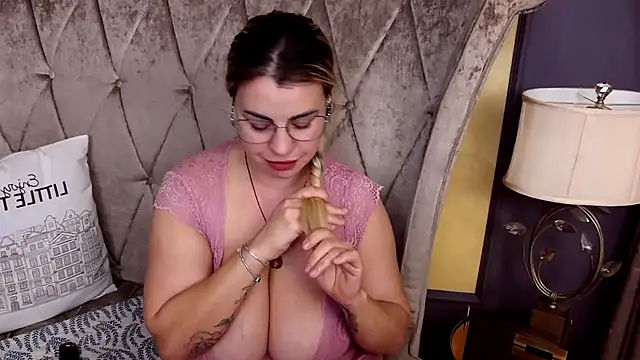 BustyGizelle 现场XXX聊天