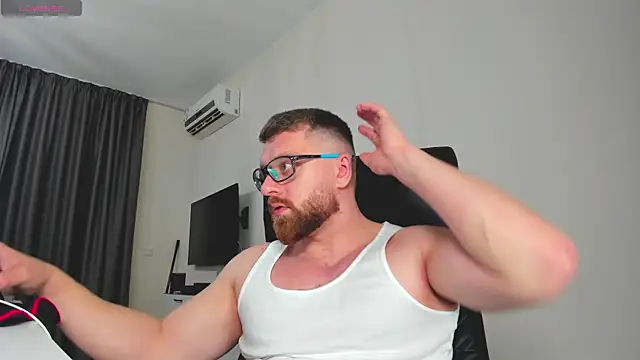 Findom_guy élő XXX-chatje