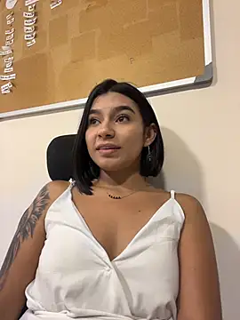 AlyssaRayn Live XXX chat