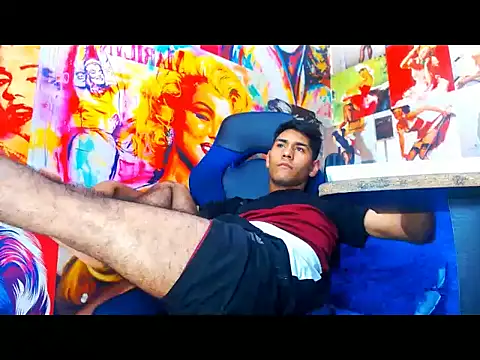 warmNoah's Live XXX Chat